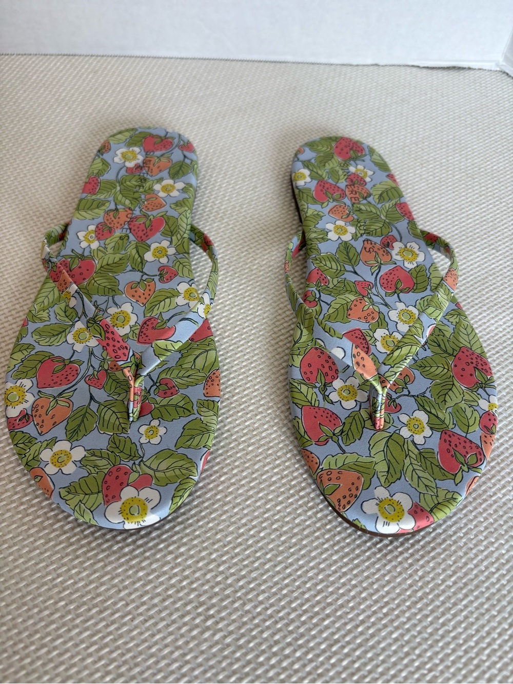 Sincerely Jules Flip Flops Women's Size 7.5 Strawberry Print Pink Green Blue